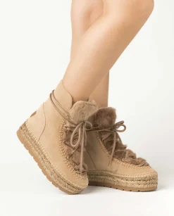 Botin con pelo en serraje nude Merce Doble